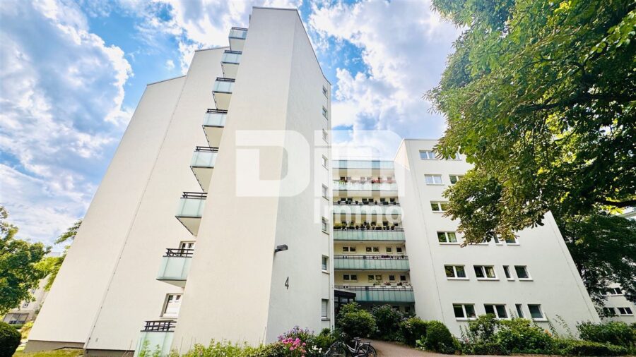 (R)eserviert!Umfangreich sanierte 4-Zimmerwohnung im EG mit Balkon - Rückansicht
